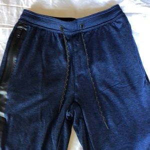 Men’s American Eagle Active knit joggers.